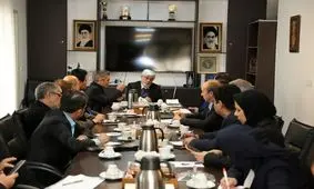 عارف: نباید با مانع تراشی‌های فراقانونی زندگی را به کام مردم تلخ کرد