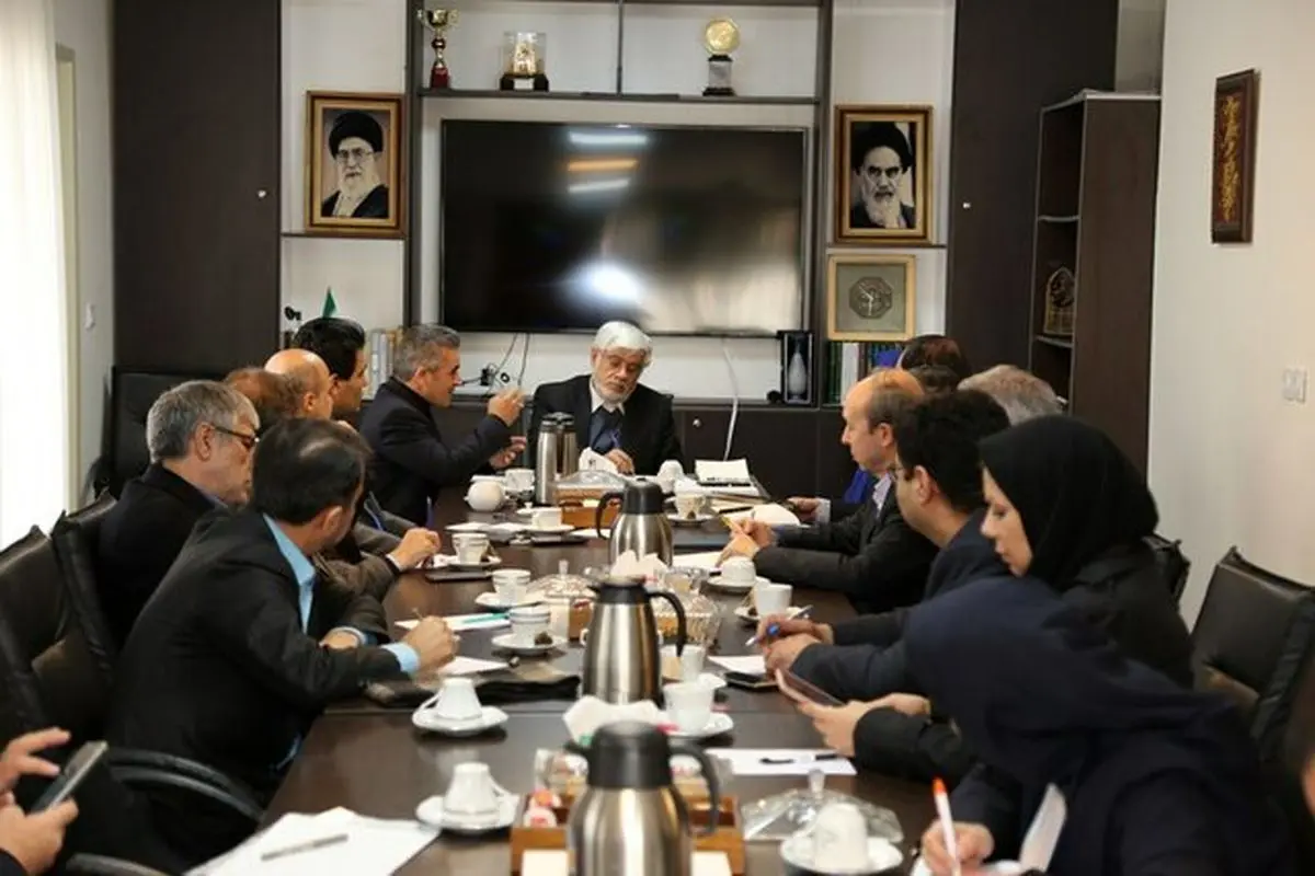 عارف: نباید با مانع تراشی‌های فراقانونی زندگی را به کام مردم تلخ کرد