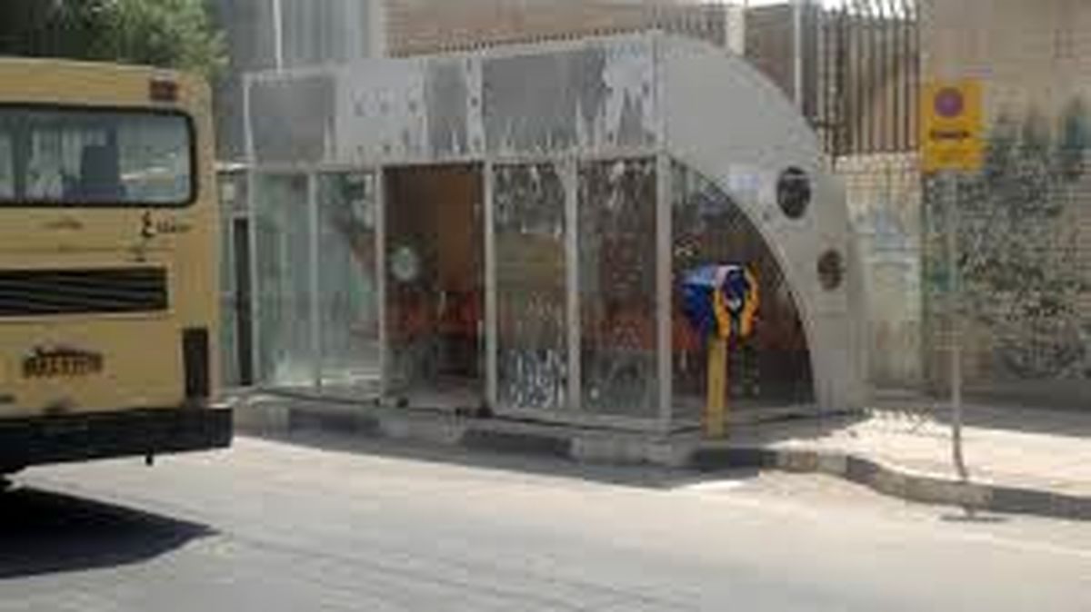 وضعیت یک ایستگاه اتوبوس در اهواز/ فیلم