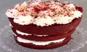 یک تزیین ساده و زیبا برای کیک