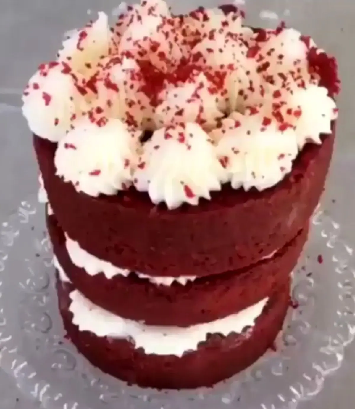 یک تزیین ساده و زیبا برای کیک