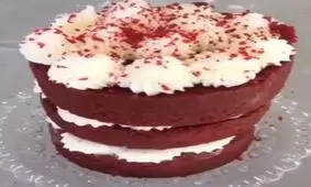 یک تزیین ساده و زیبا برای کیک