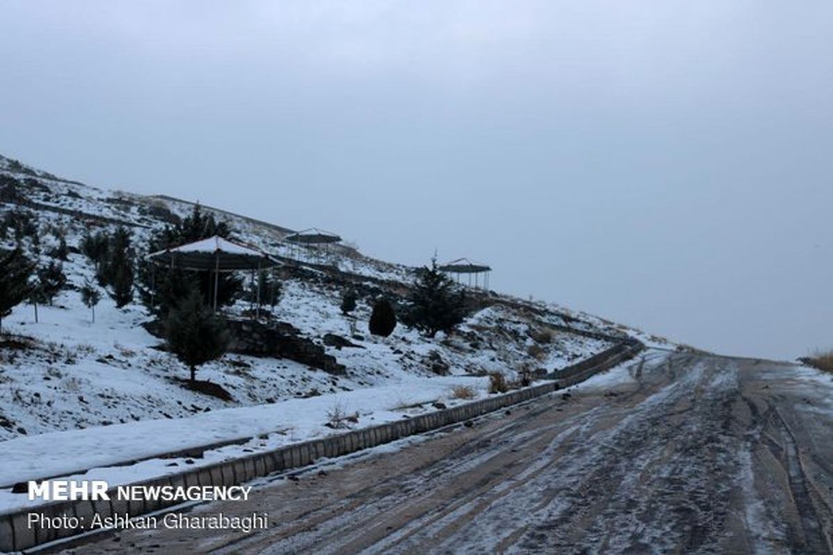 سقوط بهمن در شهرستان کوهرنگ/ ۸ خودرو گرفتار شدند