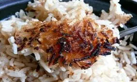 چگونه بوی سوختگی برنج را از بین ببریم؟