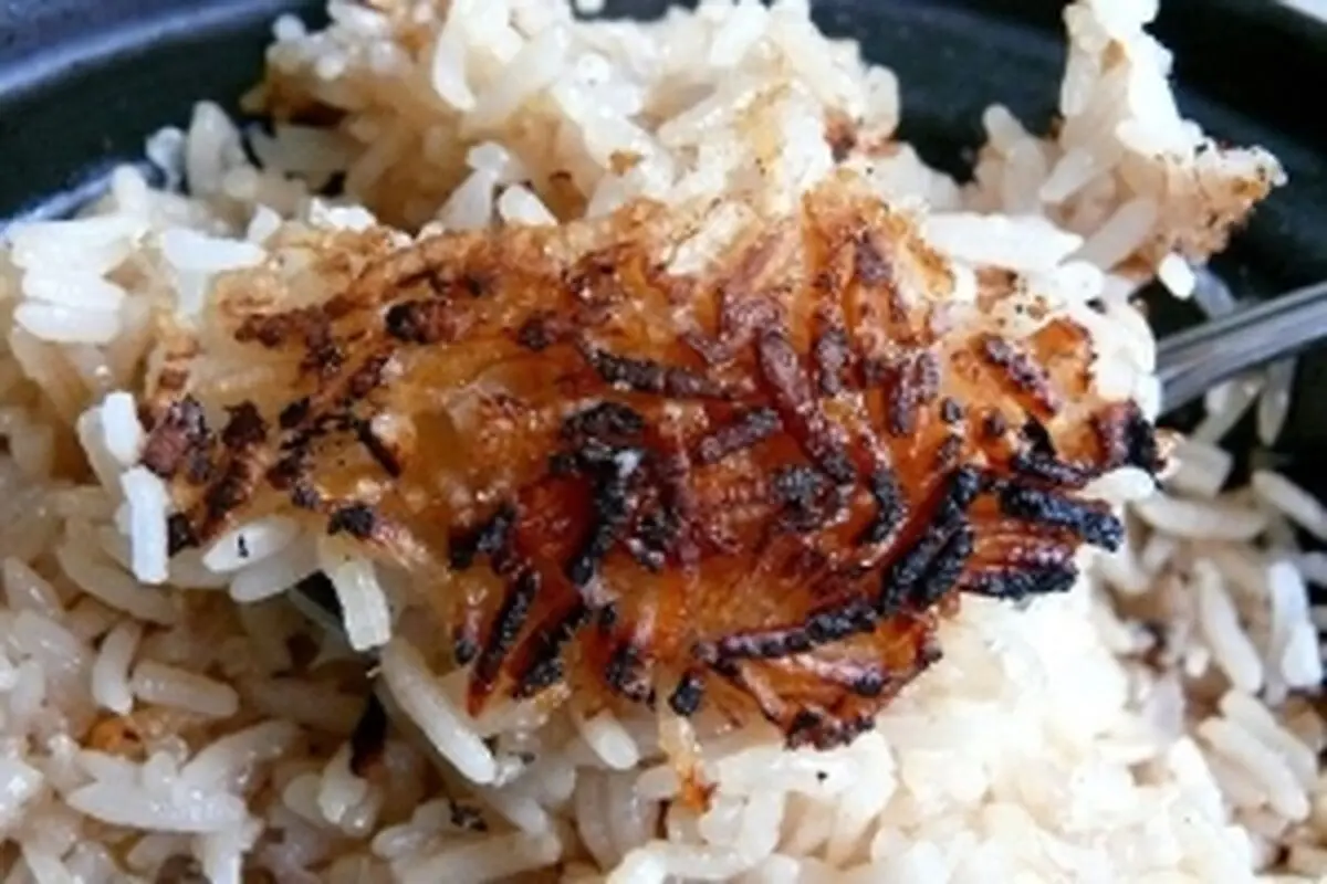 چگونه بوی سوختگی برنج را از بین ببریم؟