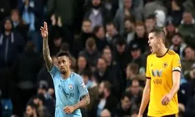 پیروزی خانگی سیتیزن‌ها مقابل تیم 10 نفره ولورهمپتون