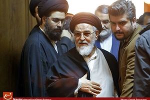 واکنش امام جمارانی به سخنان موسوی خویینی ها ؛ در شرایط فعلی کشور به مصلحت نبود/ کدام سیاست ایجاب می کند در حق بزرگان چنین انتقاداتی کنیم