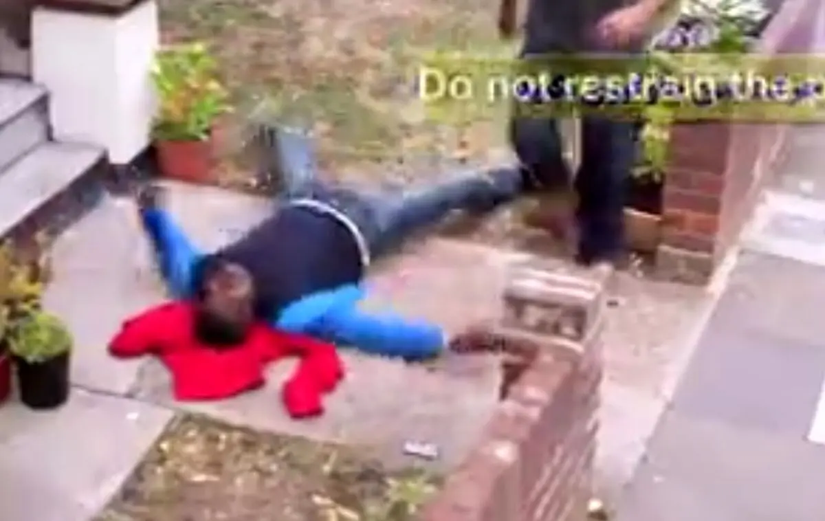 اگر با فردی که در حال تشنج است روبرو شدید، بهترین اقدام چیست؟