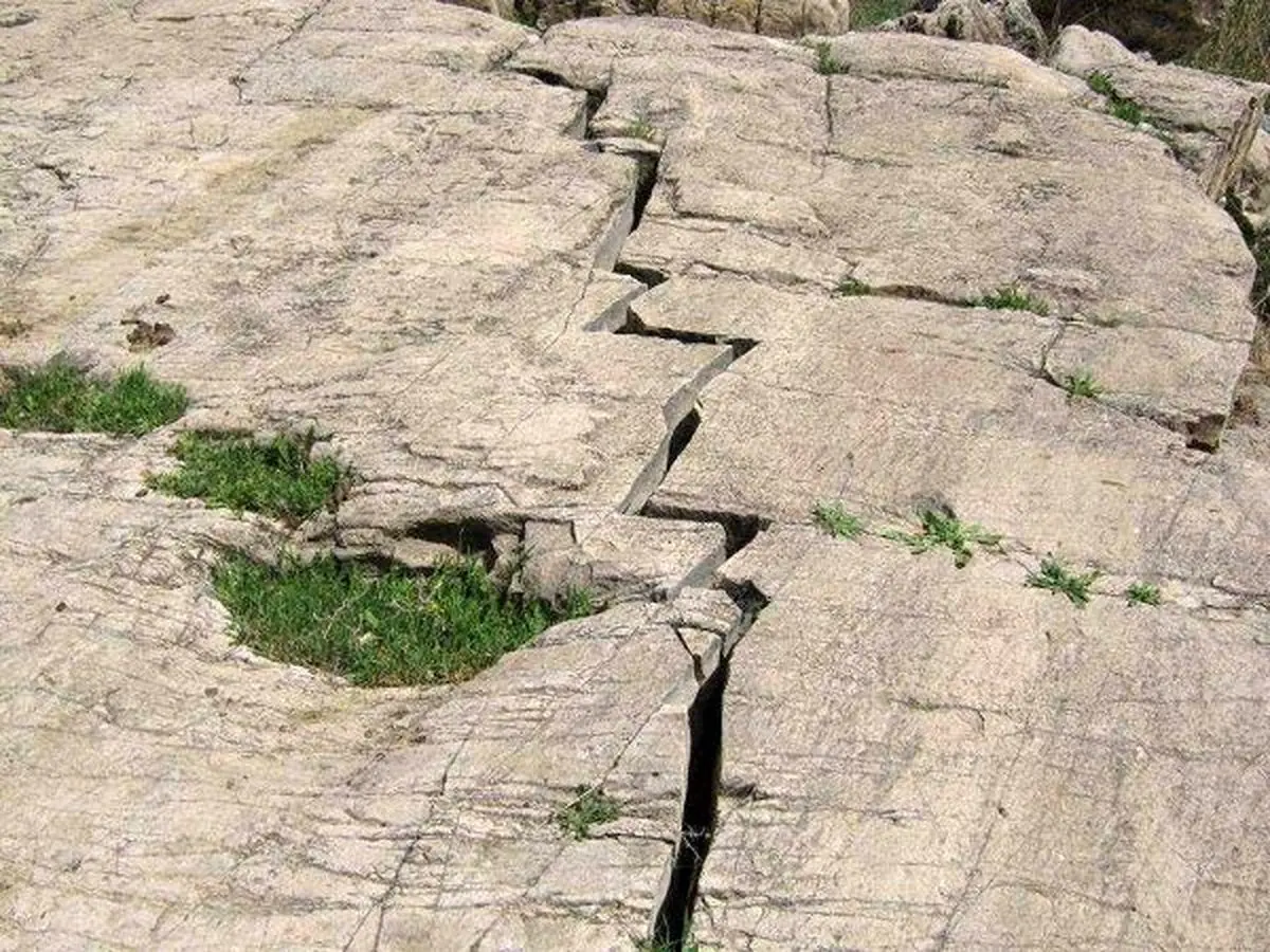 وقوع پس‌لرزه‌ها در غرب طبیعی است /زمین در حال بازگشت به وضعیت قبل