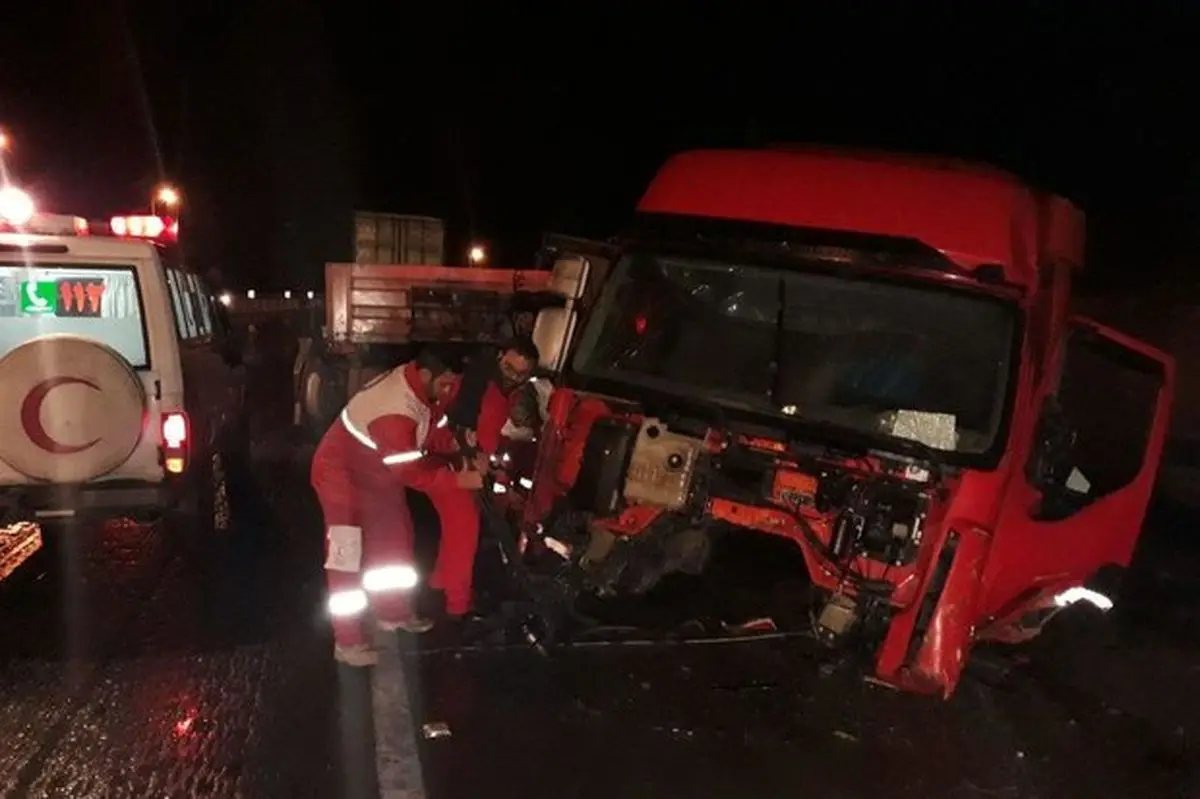 امدادرسانی هلال‌احمر به‌تصادف زنجیره‌ای/ ۱۰۰ نفر آسیب دیدند