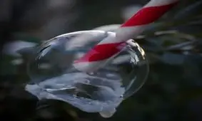 لحظه فوق العاده دیدنی یخ زدن حباب