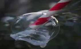 لحظه فوق العاده دیدنی یخ زدن حباب