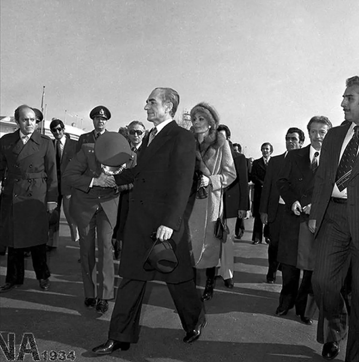 ۲۶دی ۱۳۵۷؛ فرار شاه و فرح از ایران + تصاویر