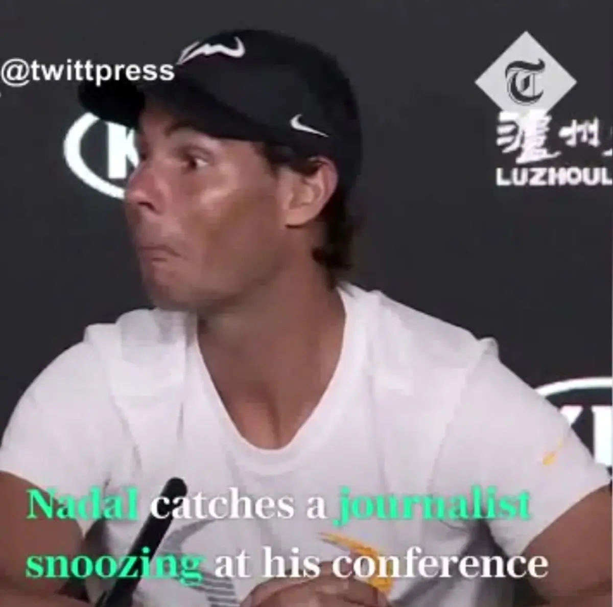 مچ‌گیری ستاره تنیس از خبرنگاری که وسط کنفرانس خوابیده بود! + فیلم