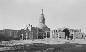 یک امام زاده با گنبد عجیب + تصاویر