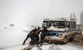 کولاک شدید برف و مه غلیظ در گردنه اسدآباد