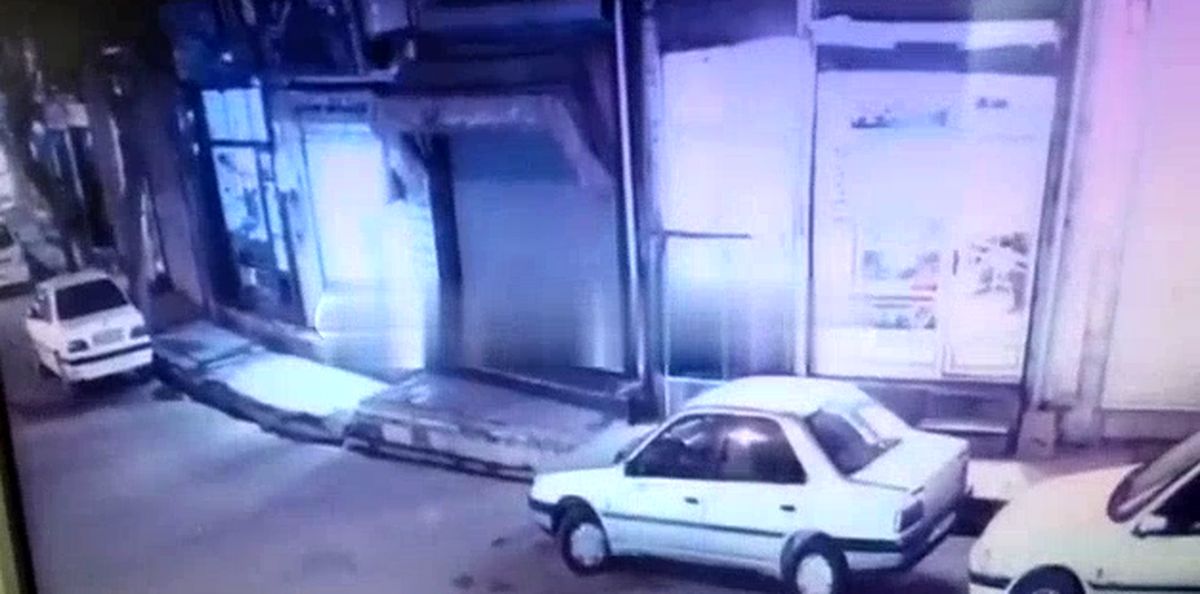لحظه فرار سارقان مسلح از يك سكه فروشى در اروميه
