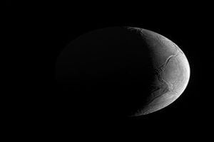 تصویر قمر زحل که احتمالا زیر سطح‌اش یک اقیانوس دارد/عکس روز ناسا