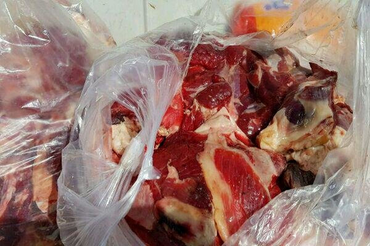 کشف ۳۰۰ کیلوگرم گوشت غیربهداشتی در اراک/ ۲ نفر دستگیر شدند