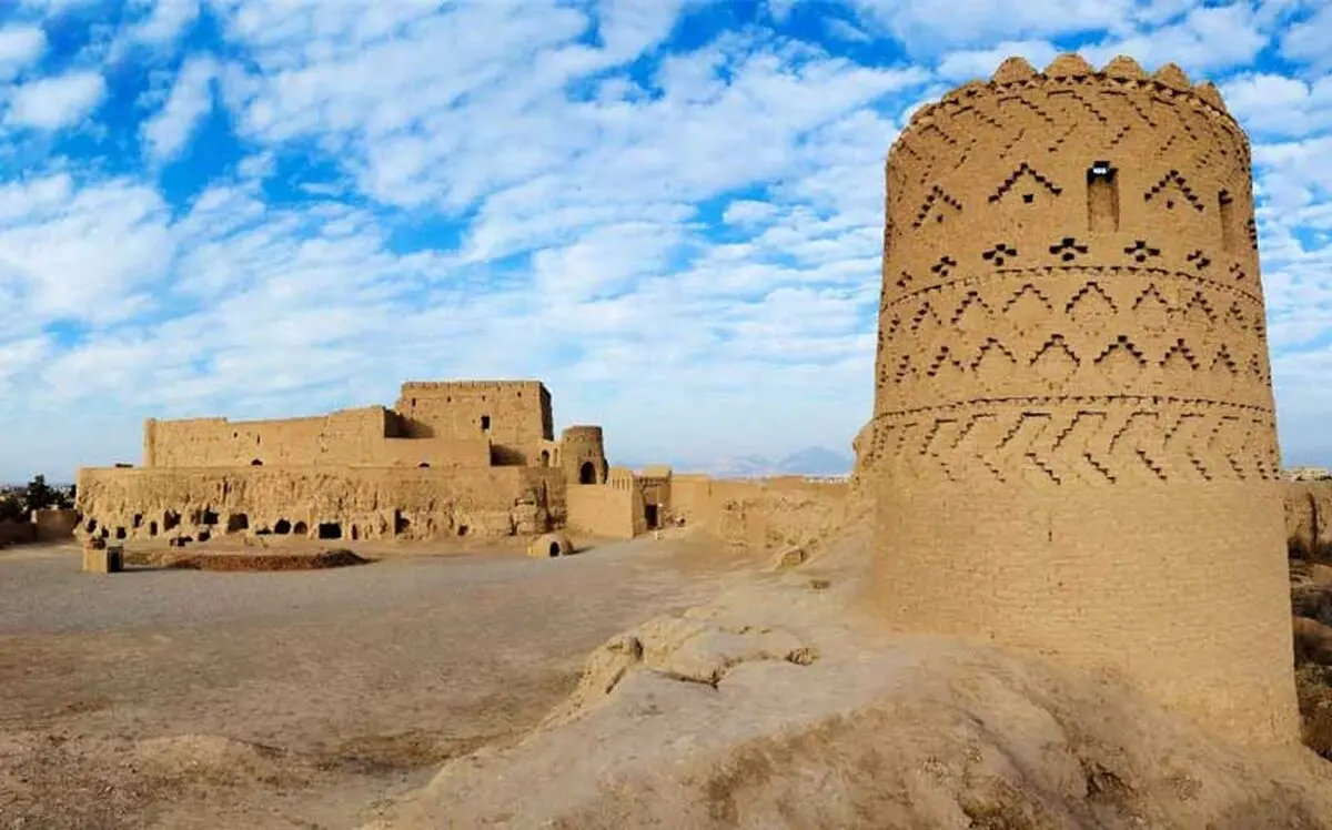 نمایی بسیار زیبا از نارین قلعه میبد