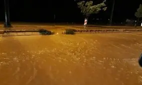 آب‌گرفتگی مسکن مهر پلدختر؛ خیابان ولی‌عصر فرو ریخت