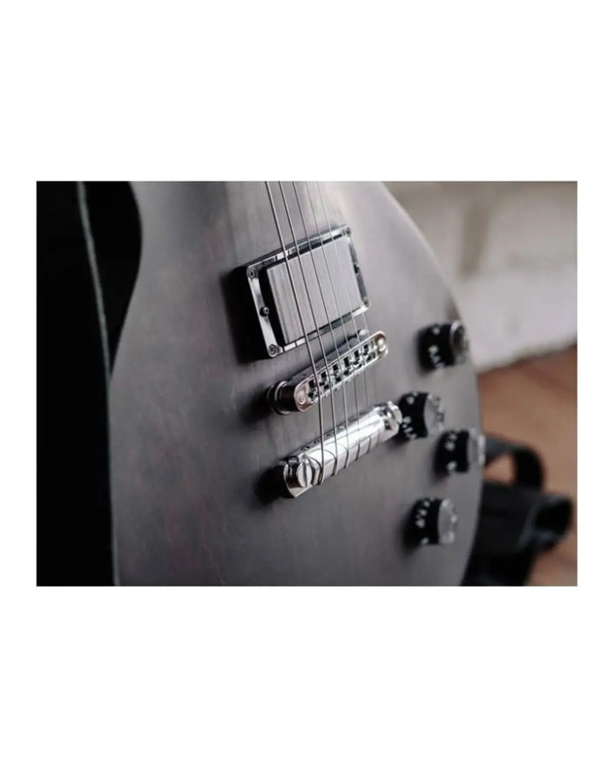 آهنگی زیبا با ریتم ملایم گیتار