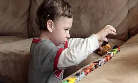 چگونه به وجود وسواس در فرزندمان شک کنیم؟