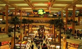 ترفند بوتیک‌دارها در برابر تعزیرات/ مامور که آمد کرکره را پایین می‌کشند یا مارک ایرانی را به لباس قاچاق می‌دوزند/ ١٥٠ فروشگاه توبیخ شده کجاست؟