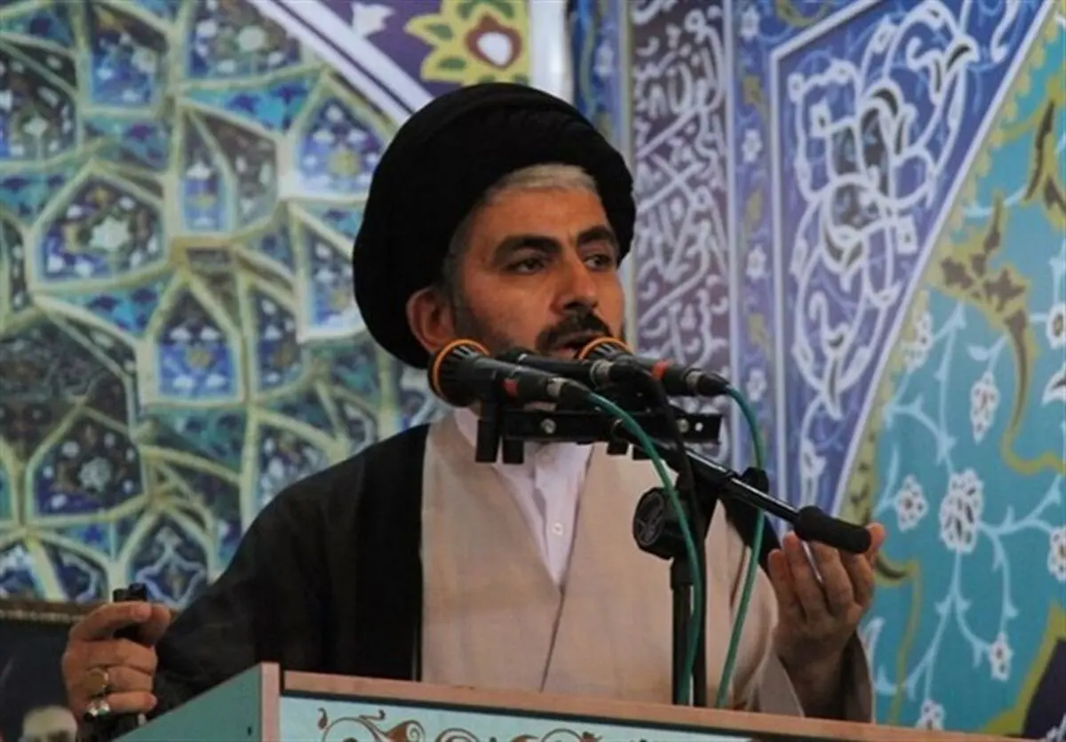 امام جمعه ارومیه: برداشتن حجاب خبرنگار "پرس تی وی" در آمریکا نماد آشکار خیانت است