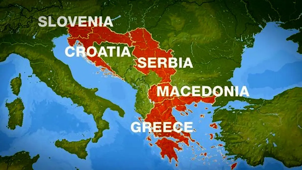 دولت یونان هزاران کپی از توافق با مقدونیه را بین مردم پخش می‌کند