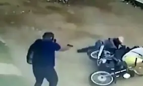 تیرندازی 2 مهاجم موتور سوار به1 مرد +فیلم