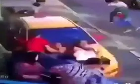 تصادف هولناک و برخورد شدید با چند عابر پیاده +فیلم