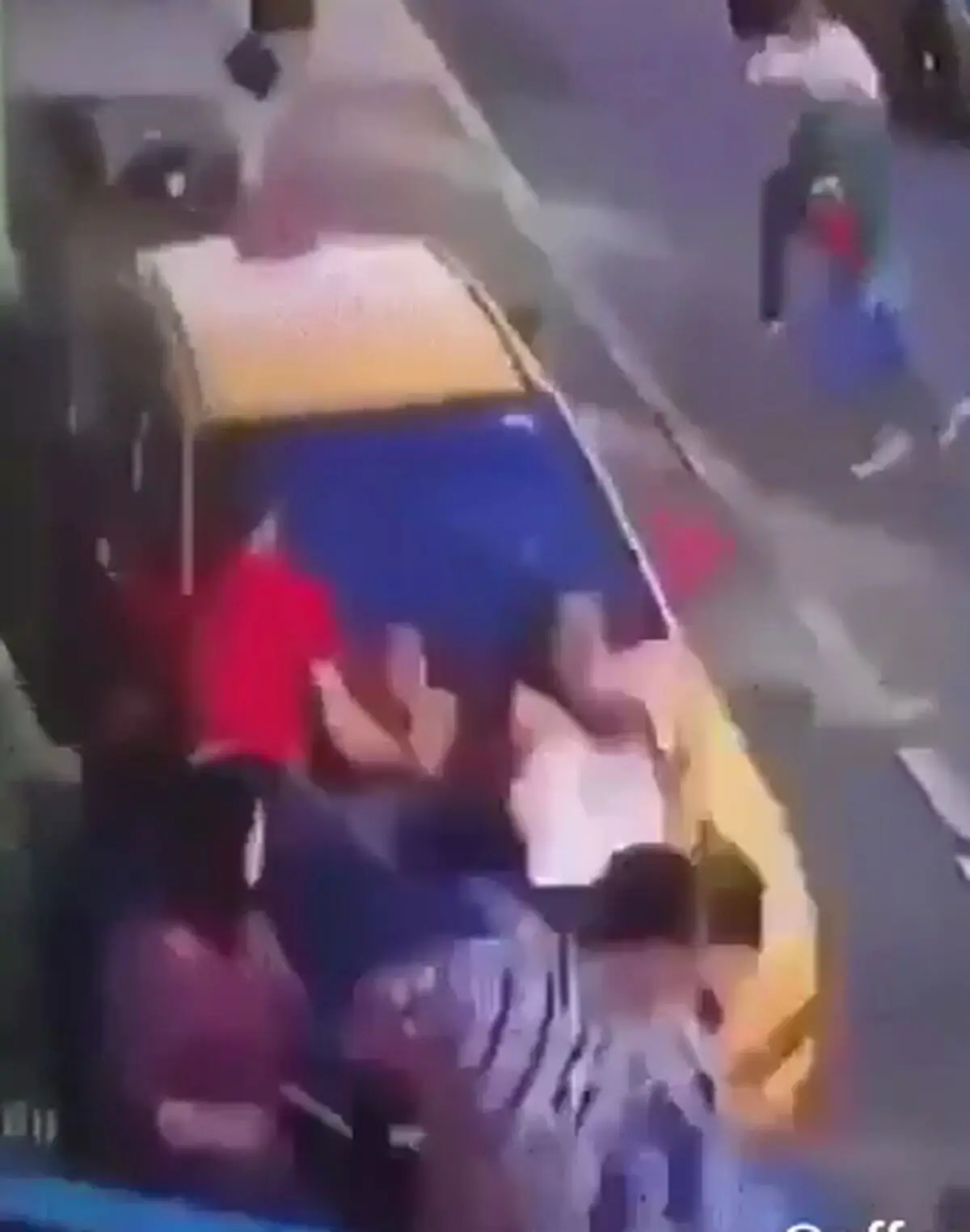 تصادف هولناک و برخورد شدید با چند عابر پیاده +فیلم