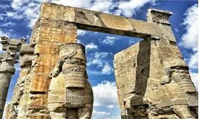 نمایی از دروازه ملل تخت جمشید