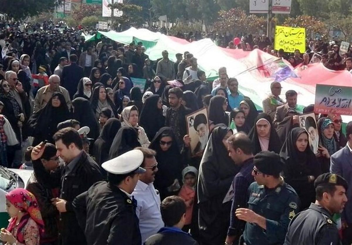 پاسخ مردم بوشهر به یاوهگوییهای شیطان بزرگ قاطع و کوبنده بود