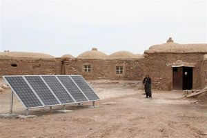 ۴۰۰ پنل خورشیدی بین مددجویان کمیته امداد خراسان جنوبی توزیع شد