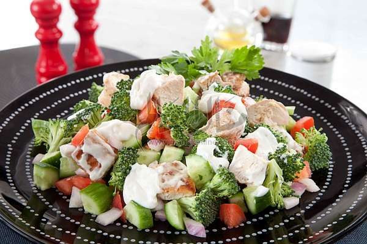 طرز تهیه سالاد مرغ با بروکلی