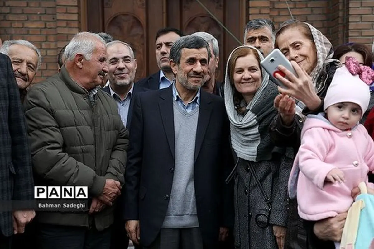 «احمدی‌نژاد» می‌خواهد یک سلبریتی‌ باشد؟