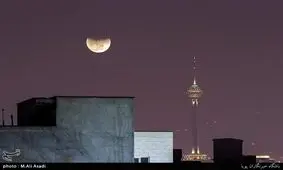 طريقه خواندن نماز آیات/ماه می‌گیرد
