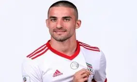 مدافع تیم ملی یک گوشی تلفن به یک هوادار خسارت زد!