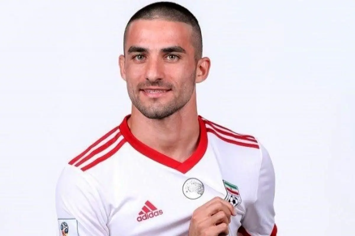 مدافع تیم ملی یک گوشی تلفن به یک هوادار خسارت زد!