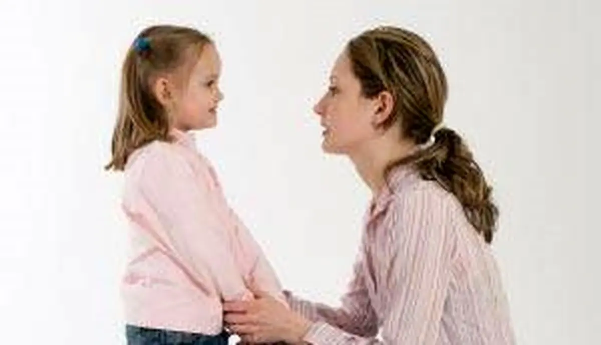 چرا مجبور کردن کودکان به بوسیدن دیگران کار اشتباهی است؟