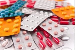 کشف بیش از ۳۰۰۰ بسته دارو فاقد مجوز در کنگاور