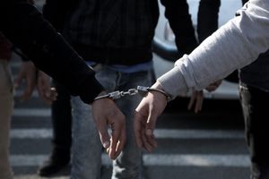 ۵ خرده فروش مواد مخدر در دام پلیس ایوان