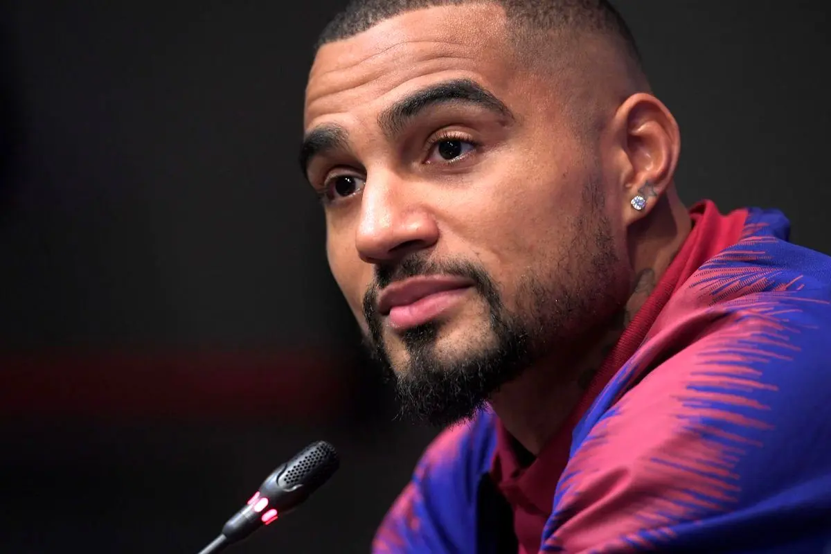 می‌دانم برای نیمکت خریداری شدم