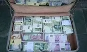 کمبود نقدینگی در بانک‌ها و رونق دلالان اسکناس در فردوسی/ فروش بسته‌های ۵۰ هزار تومانی به قیمت ۹ میلیون تومان!