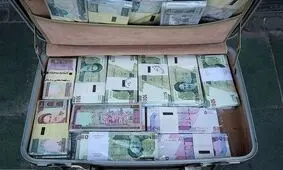 کمبود نقدینگی در بانک‌ها و رونق دلالان اسکناس در فردوسی/ فروش بسته‌های ۵۰ هزار تومانی به قیمت ۹ میلیون تومان!