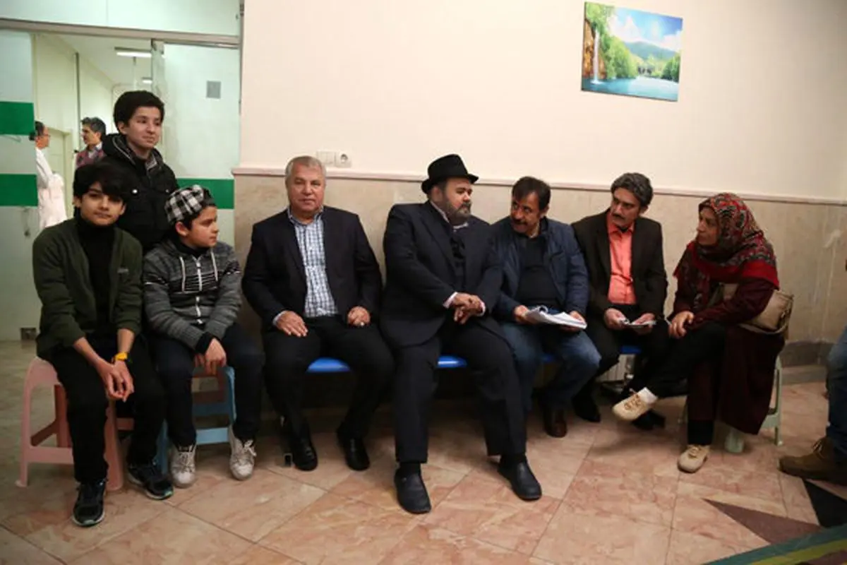 بازدید علی پروین از پشت صحنه «شش قهرمان و نصفی»