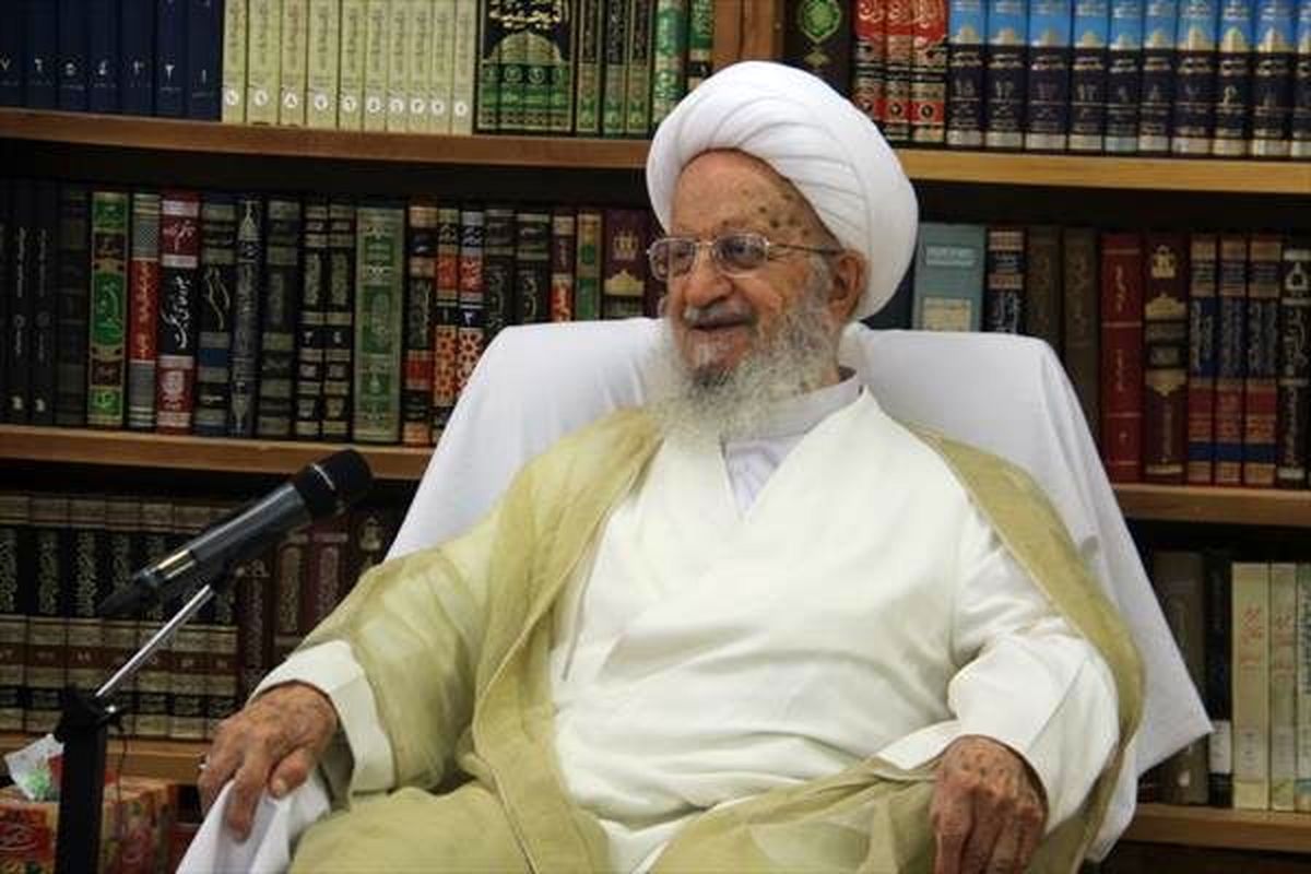 آیتالله مکارم شیرازی: با خروش مردم، دشمن عقبنشینی میکند