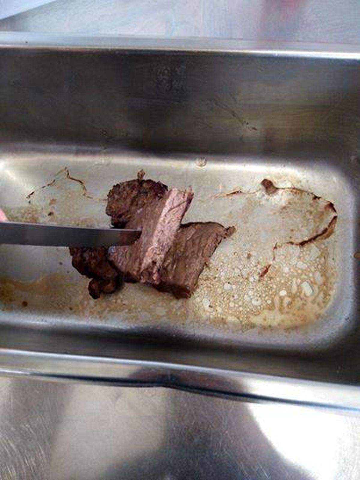 پخته شدن عجیب گوشت خام داخل ماشین ! + تصاویر